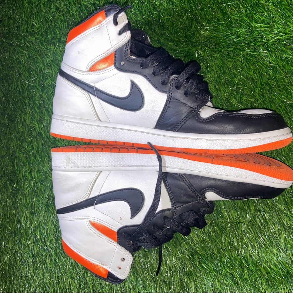 Jordan 1 Electro Orange - Picture 7 of 8